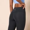 31HhRQ3Iv0L._AC_.jpg Amazon Essentials Short Leggings for Women, Active Sculpt, Mid Rise Capri